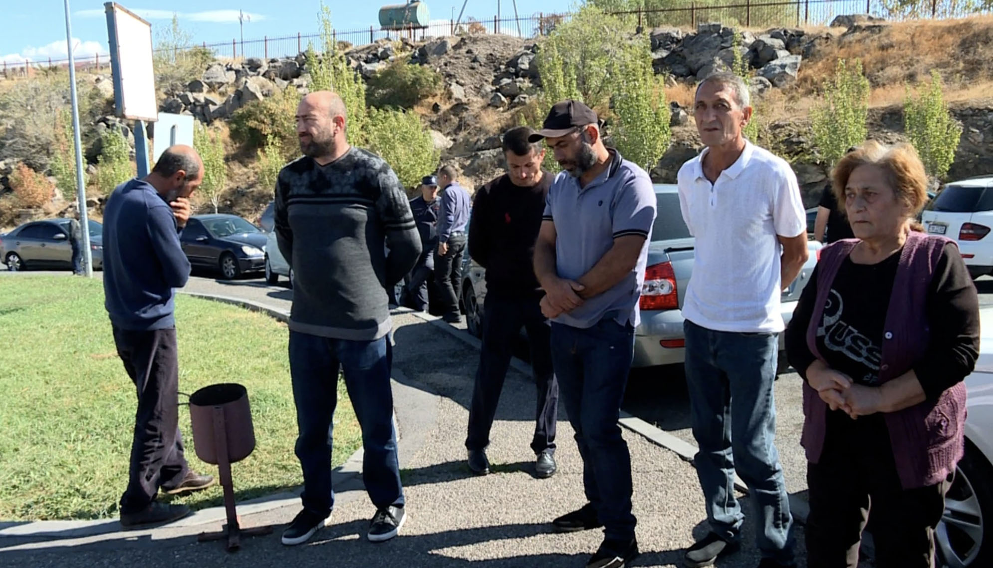 Ermenistan’da kayıp askerlerin yakınları yanıt bekliyor